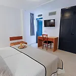 Hotel Olas De
